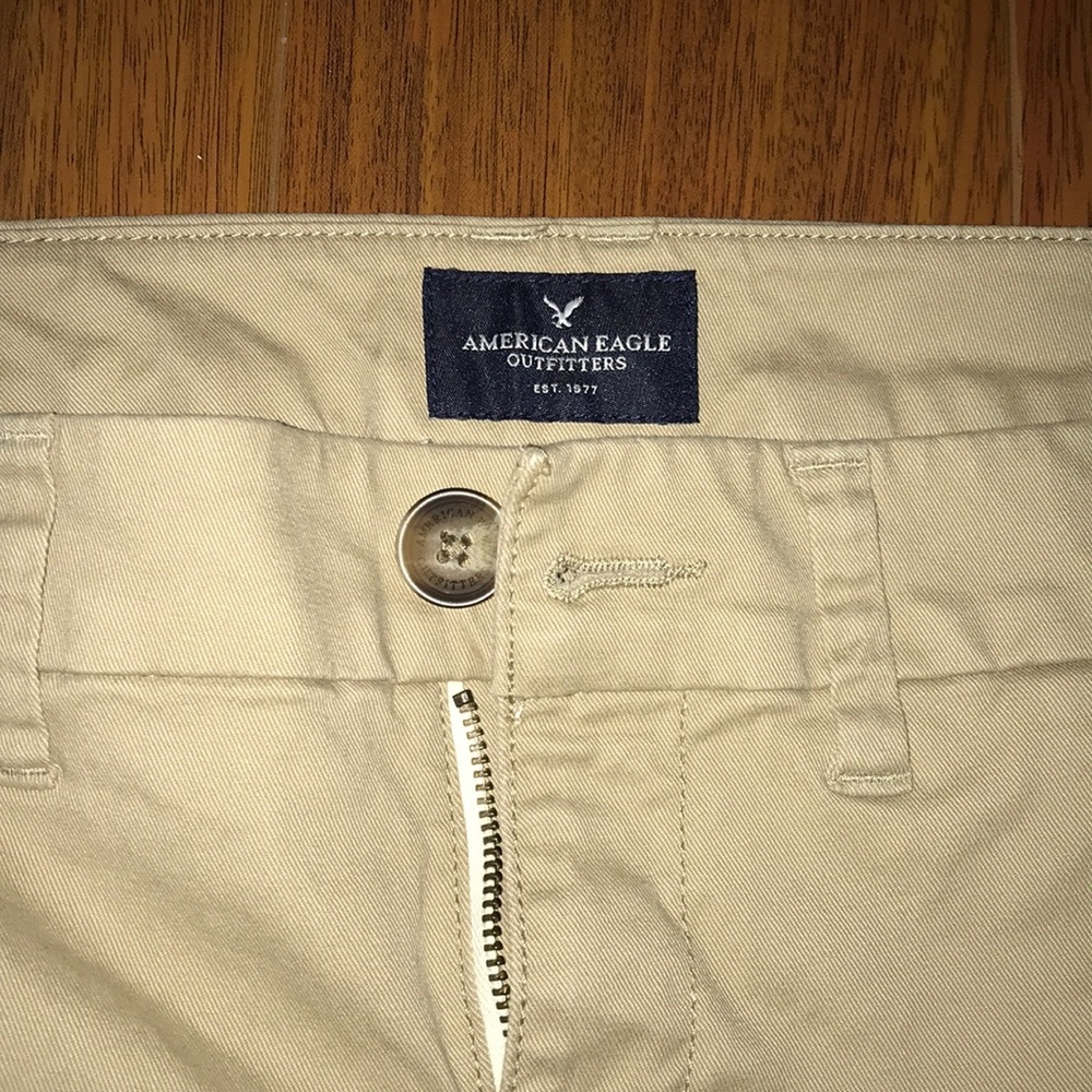 NWOT American Eagle khaki shortie shorts